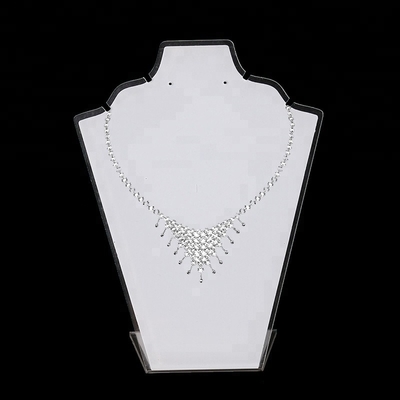 Kundengebundene Acrylspitzen-Schmuck-Anzeige des halsketten-Stand-leichten Schlages weit angewendet