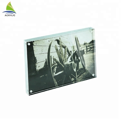 An der Wand befestigtes Acrylfoto gestaltet umweltfreundliches elegantes transparentes klares Material