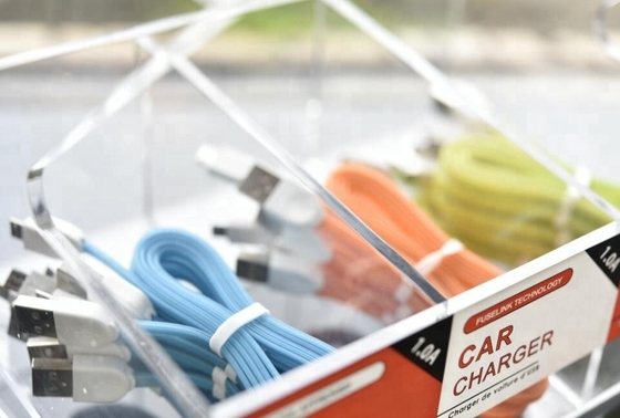 Acrylhandy-zusätzlicher Ausstellungsstand für das Usb-Kabel-Kristallpolnisch